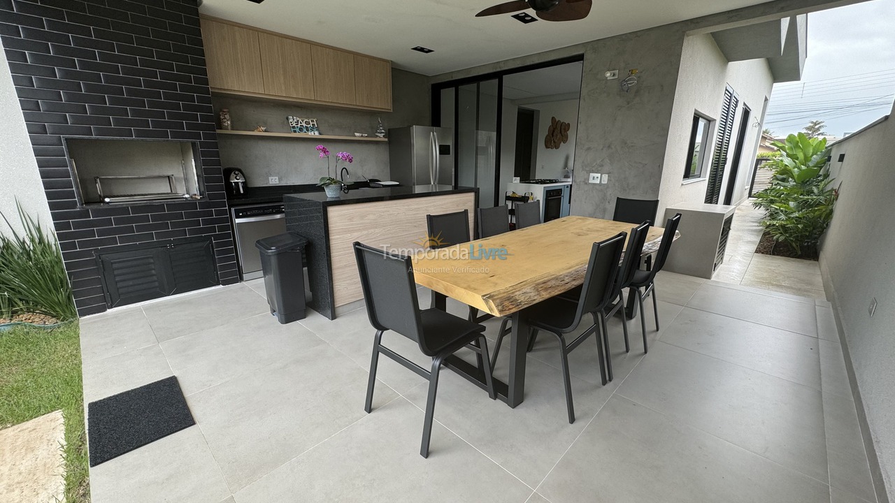 Casa para alquiler de vacaciones em Bertioga (Condominio Morada da Praia)