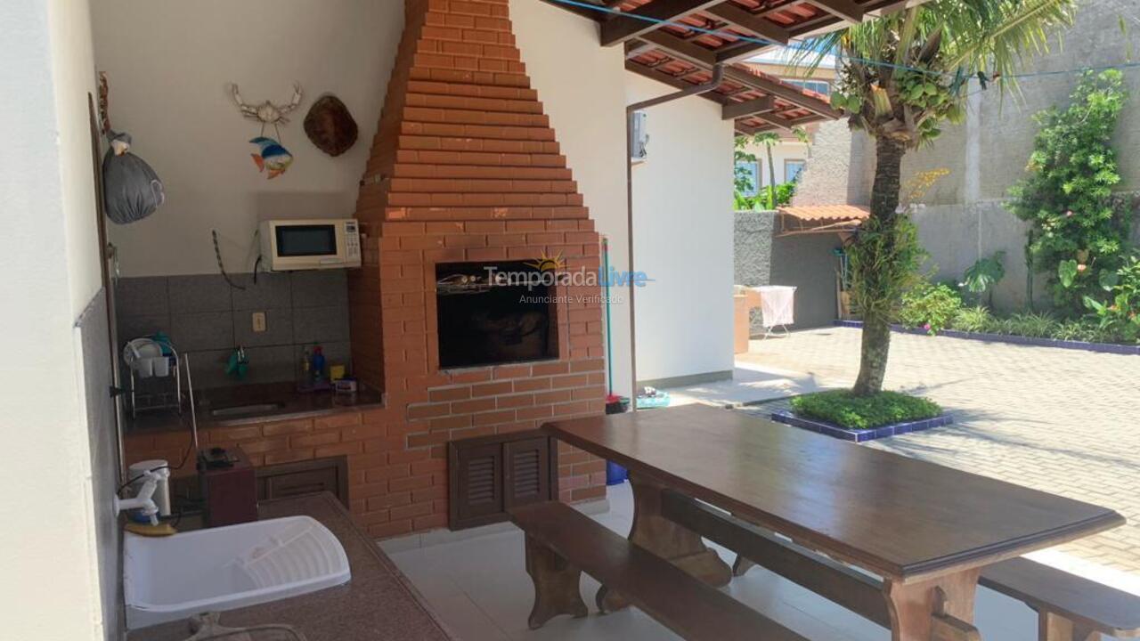 Casa para alquiler de vacaciones em Palhoça (Praia do Sonho)