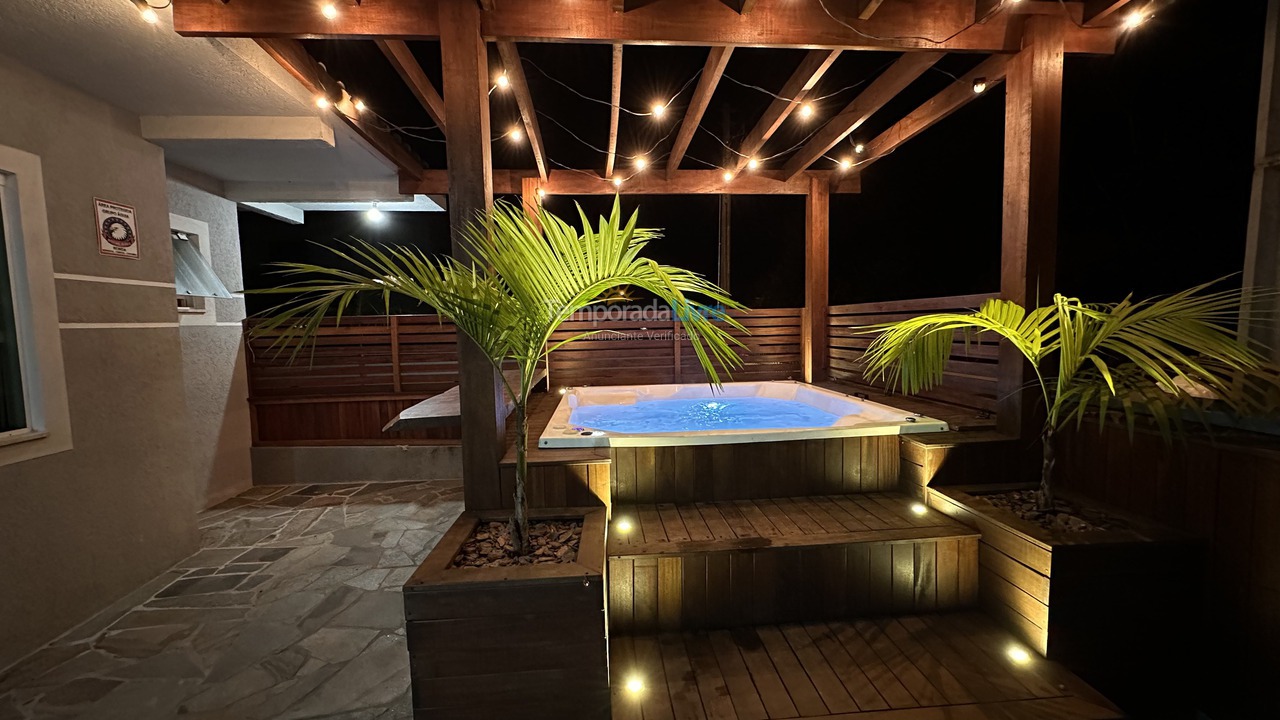 Casa para aluguel de temporada em Itapoá (Balneário Cambiju)