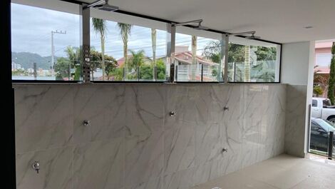 Chuveiros para quem chega da praia