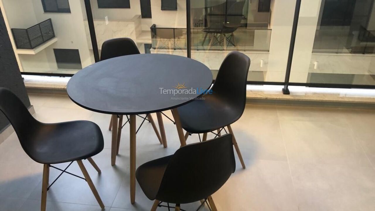 Apartamento para aluguel de temporada em Governador Celso Ramos (Praia de Palmas)