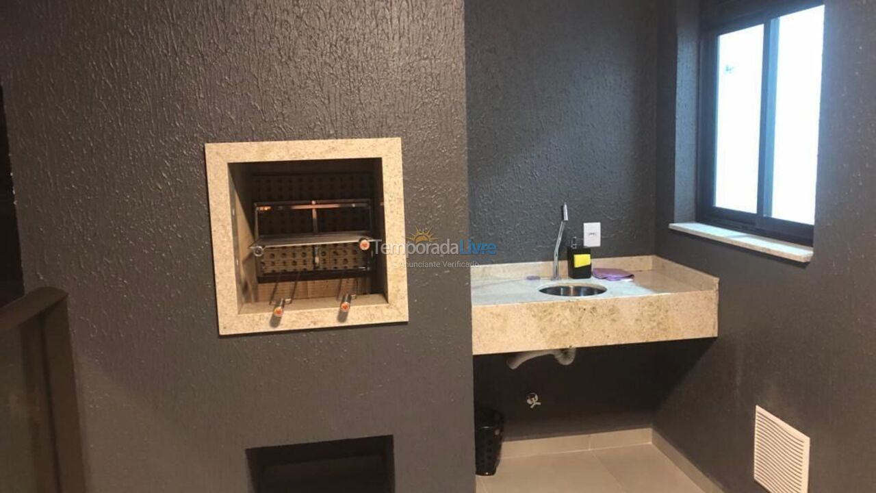 Apartamento para aluguel de temporada em Governador Celso Ramos (Praia de Palmas)