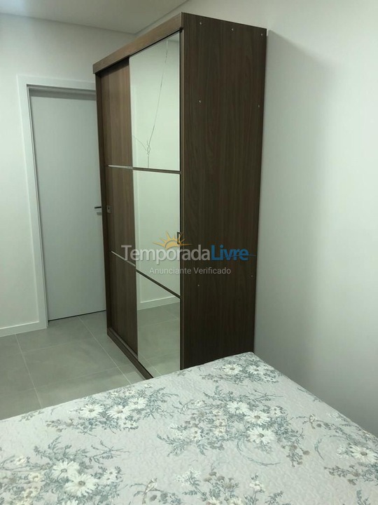 Apartamento para aluguel de temporada em Governador Celso Ramos (Praia de Palmas)