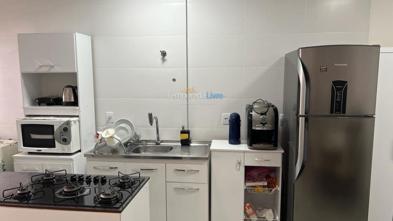 Apartamento para aluguel de temporada em Governador Celso Ramos (Praia de Palmas)