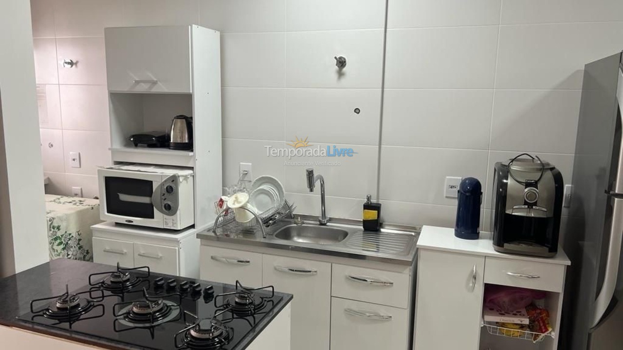 Apartamento para aluguel de temporada em Governador Celso Ramos (Praia de Palmas)