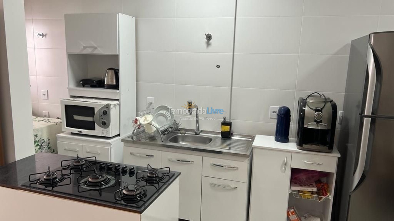 Apartamento para aluguel de temporada em Governador Celso Ramos (Praia de Palmas)