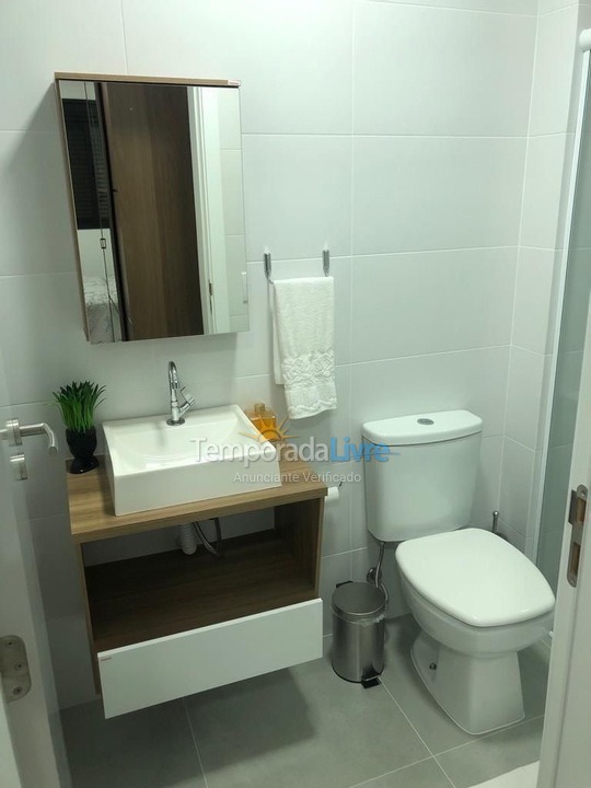 Apartamento para aluguel de temporada em Governador Celso Ramos (Praia de Palmas)