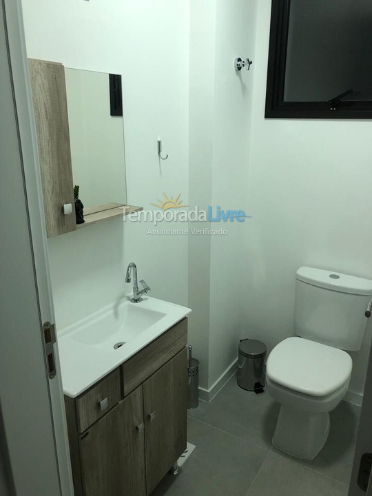 Apartamento para aluguel de temporada em Governador Celso Ramos (Praia de Palmas)