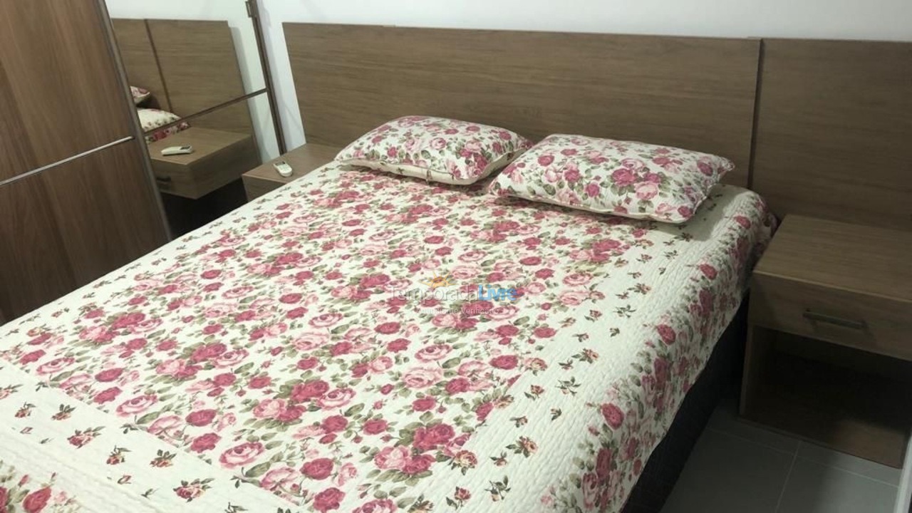 Apartamento para aluguel de temporada em Governador Celso Ramos (Praia de Palmas)