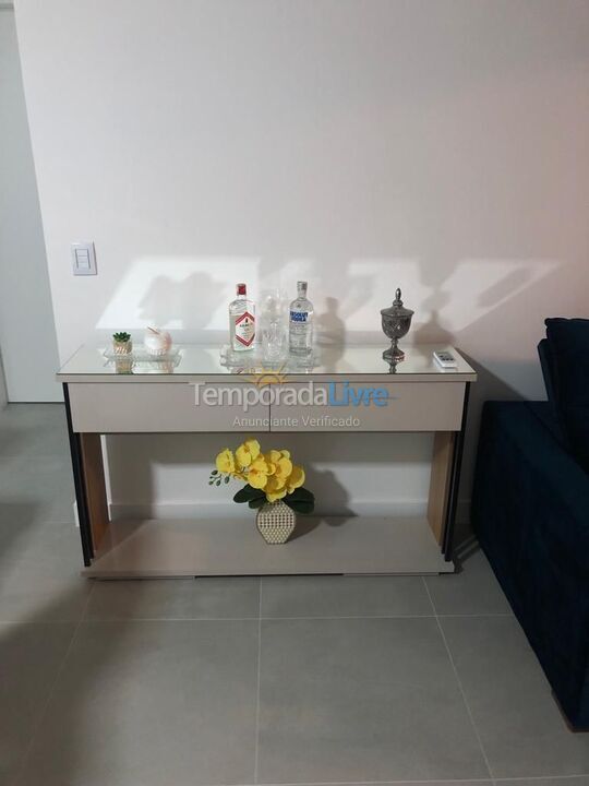 Apartamento para aluguel de temporada em Governador Celso Ramos (Praia de Palmas)