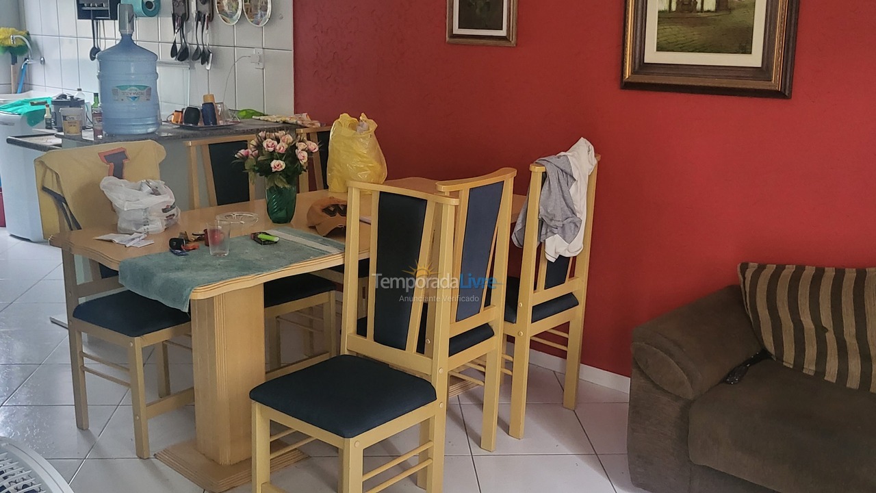 Apartamento para aluguel de temporada em Piúma (Monte Agha Para Alugar)