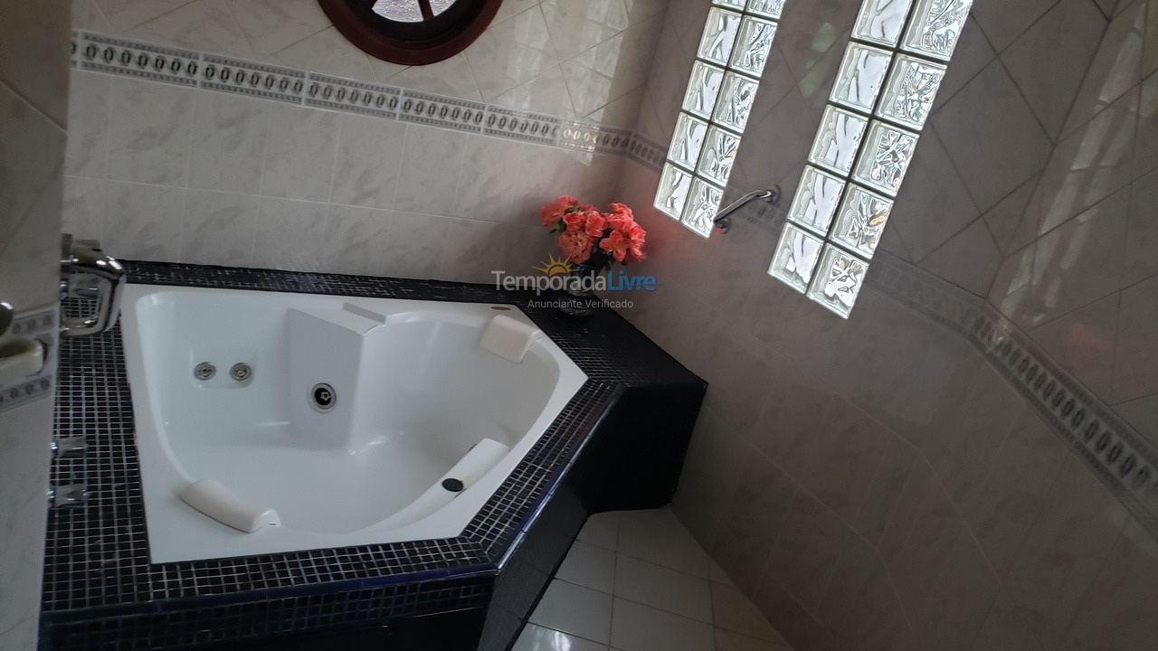 Casa para aluguel de temporada em Guarujá (Praia do Pernambuco)