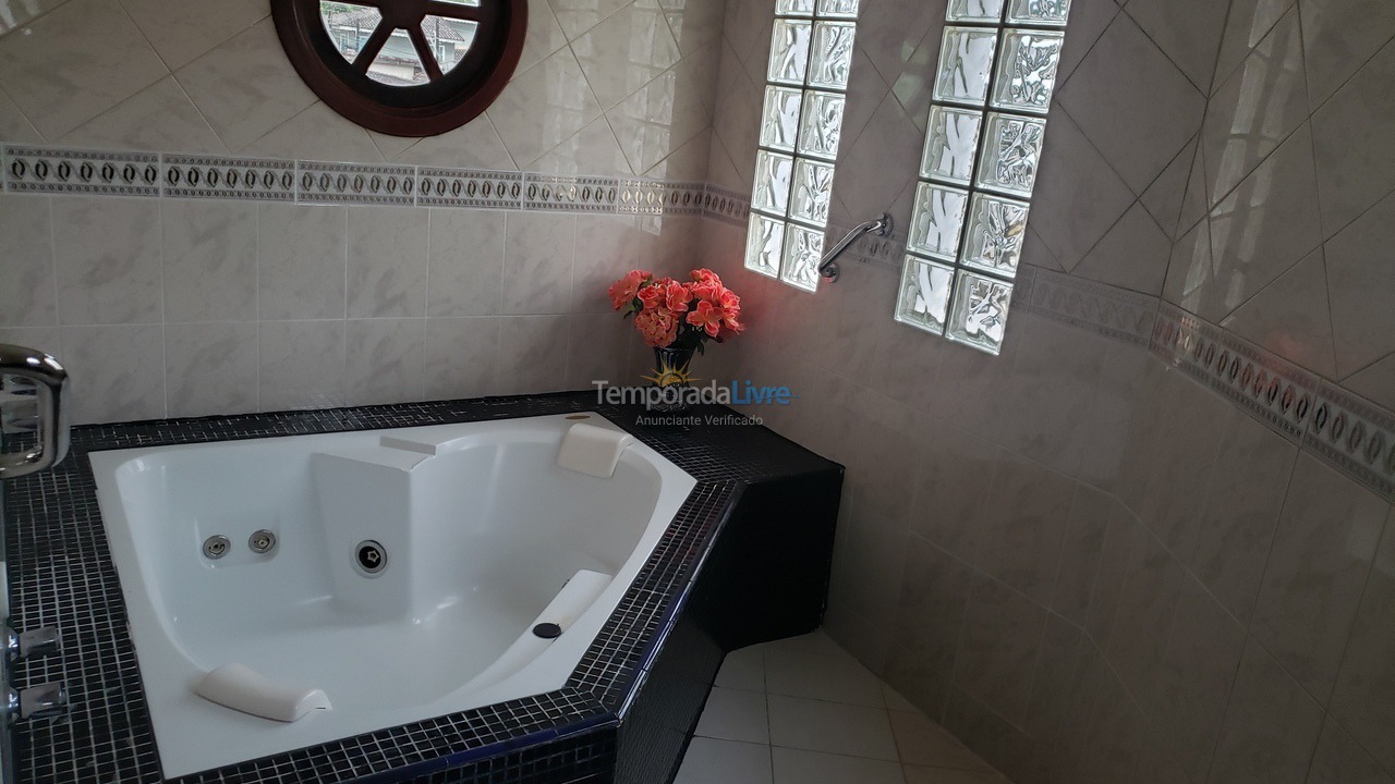 Casa para aluguel de temporada em Guarujá (Praia do Pernambuco)