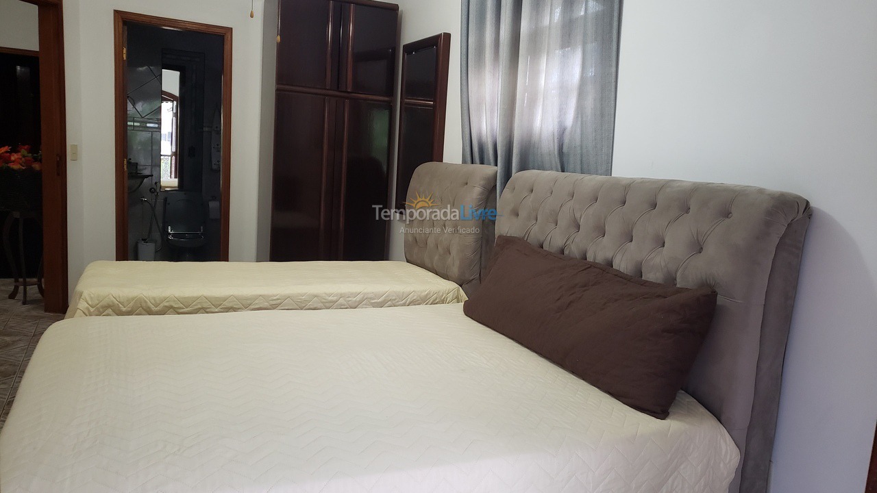 Casa para aluguel de temporada em Guarujá (Praia do Pernambuco)