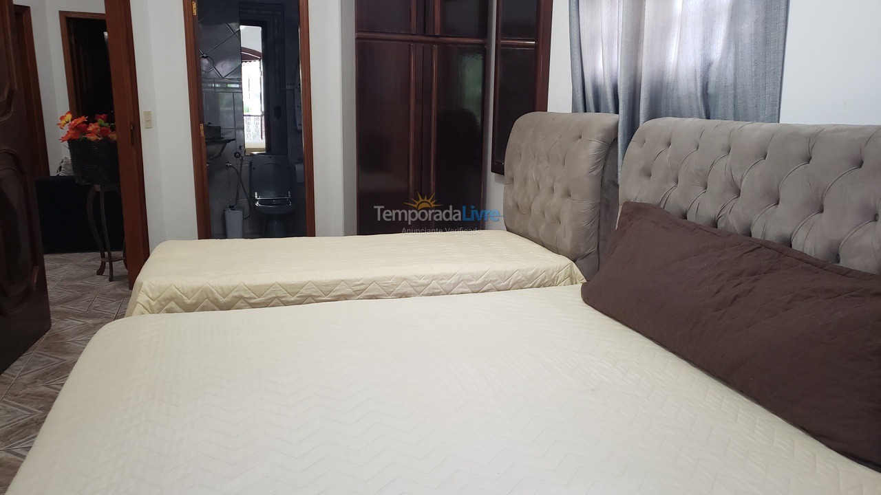 Casa para aluguel de temporada em Guarujá (Praia do Pernambuco)