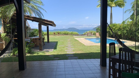 Frente Mar com Piscina no Condomínio Pedra Verde - 9 suites