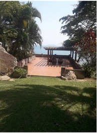 Hermosa costa en Ilhabela Praia do Julião