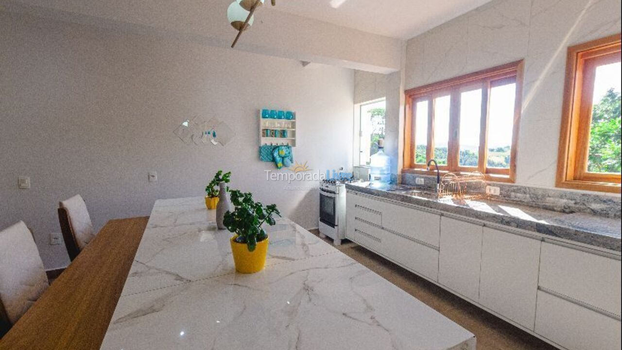 Casa para aluguel de temporada em águas de Lindóia (Mirante das Estâncias)