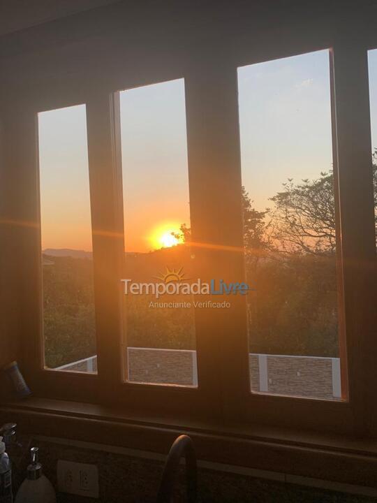 Casa para aluguel de temporada em águas de Lindóia (Mirante das Estâncias)