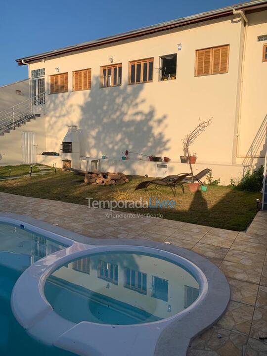 Casa para aluguel de temporada em águas de Lindóia (Mirante das Estâncias)