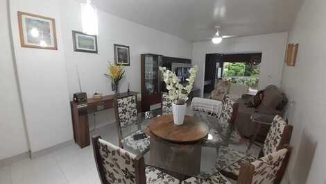 Excellent 2-bedroom apartment in the heart of Meia Praia.