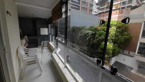 Excellent 2-bedroom apartment in the heart of Meia Praia.