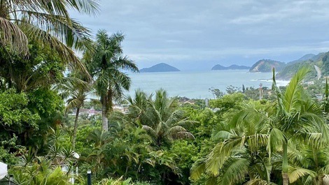 Casa con hermosa vista al mar, piscina, barbacoa