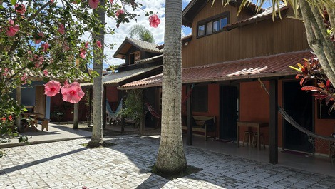 CHALÉS COMPLETOS A BEIRA MAR NA PRAIA DA FERRUGEM