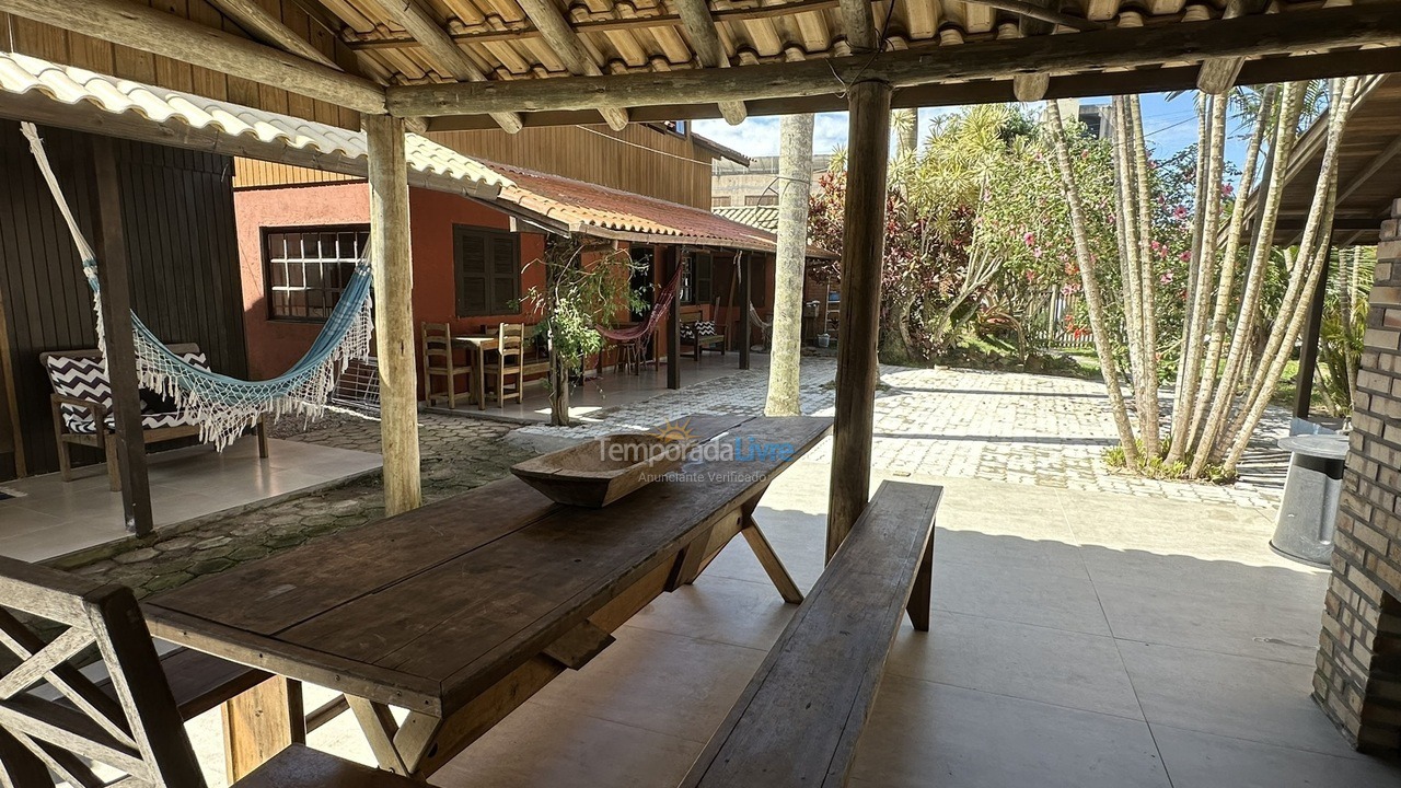 Casa para aluguel de temporada em Garopaba (Praia da Ferrugem)