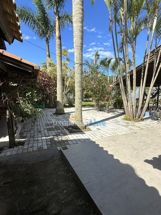 Casa para aluguel de temporada em Garopaba (Praia da Ferrugem)