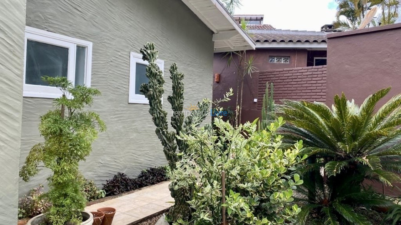 Casa para alquiler de vacaciones em São Sebastião (Boiçucanga)