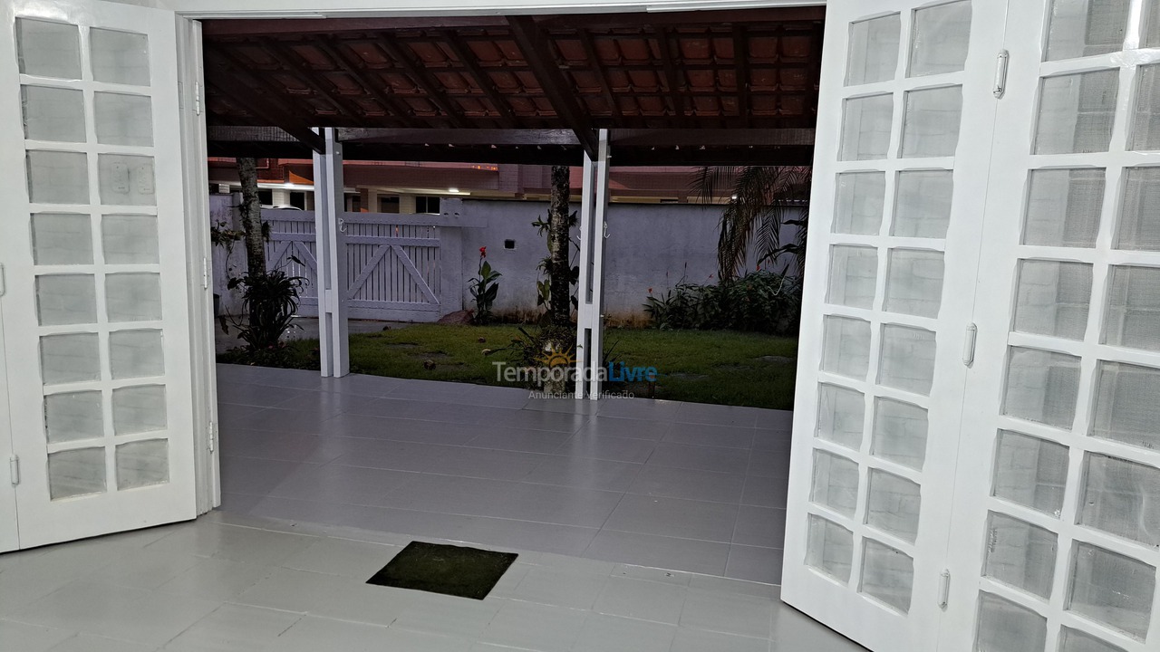 Casa para aluguel de temporada em Ubatuba (Praia Grande)