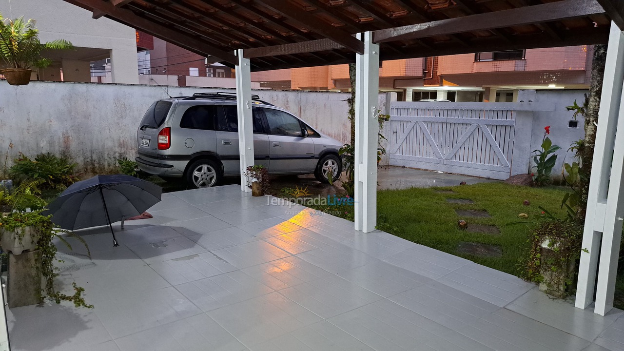 Casa para aluguel de temporada em Ubatuba (Praia Grande)