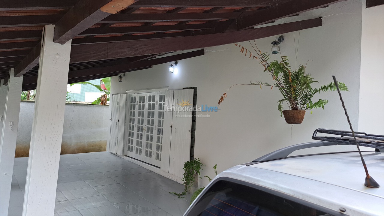 Casa para aluguel de temporada em Ubatuba (Praia Grande)