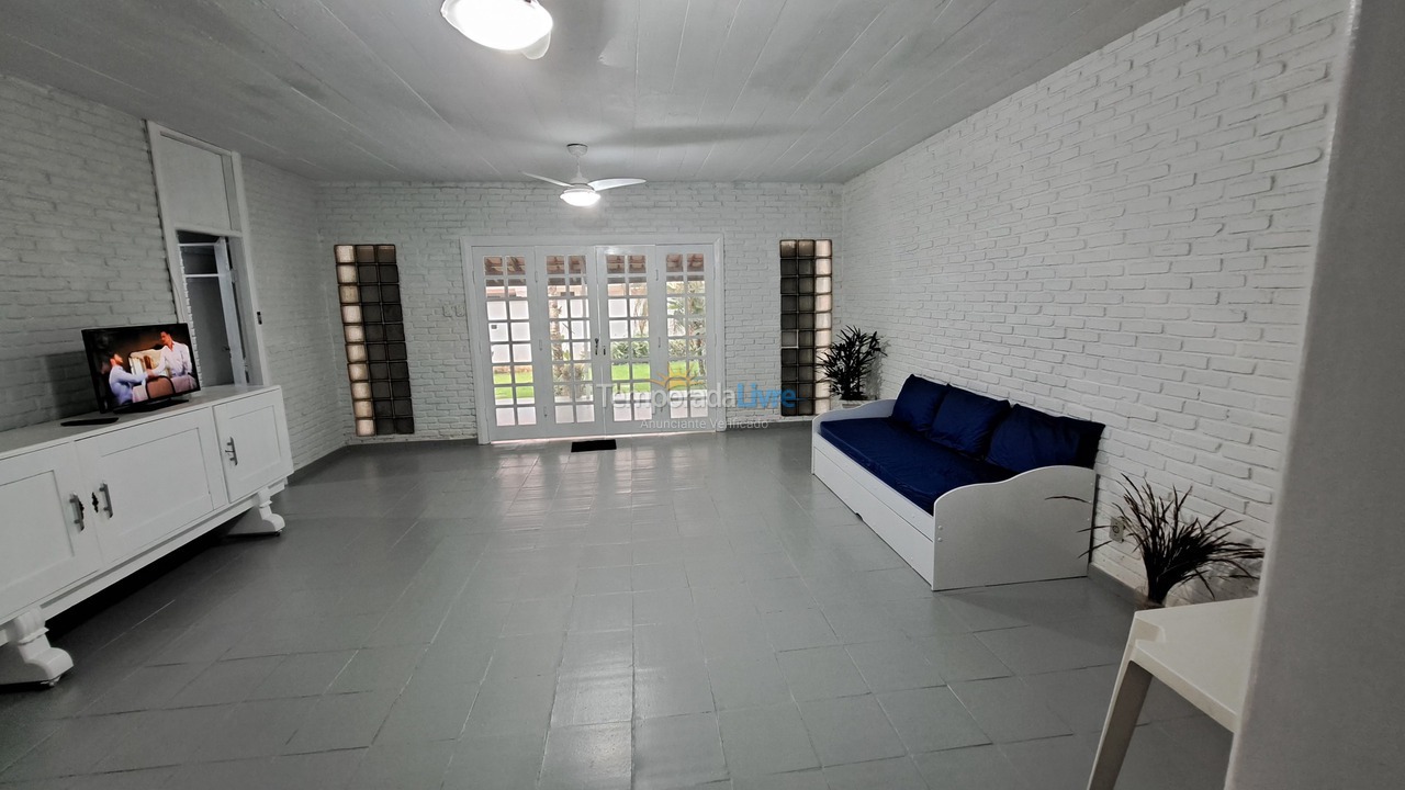 Casa para aluguel de temporada em Ubatuba (Praia Grande)