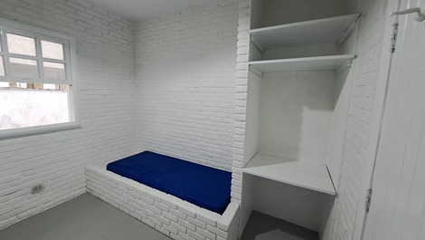 Com armário dos dois lados