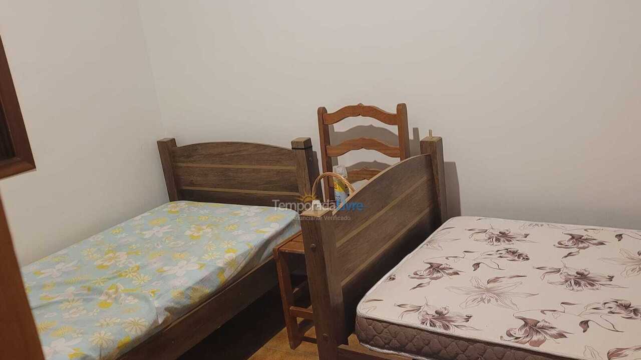 Casa para aluguel de temporada em Caraguatatuba (Praia Martim de Sá)