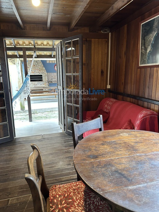 Casa para aluguel de temporada em Garopaba (Praia da Ferrugem)