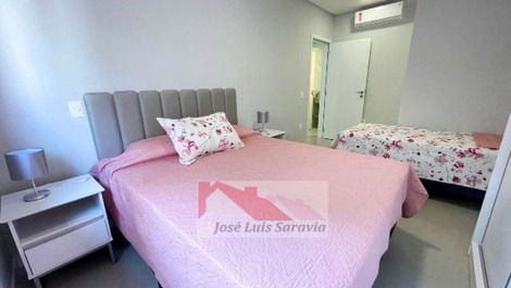 Spacious apartment with 3 suites, 100 meters from the Schmit market, 2 parking spaces