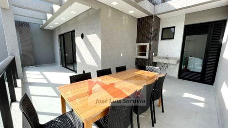 Spacious apartment with 3 suites, 100 meters from the Schmit market, 2 parking spaces