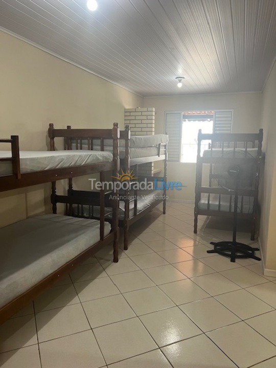 Casa para aluguel de temporada em São Francisco do Sul (Enseada)
