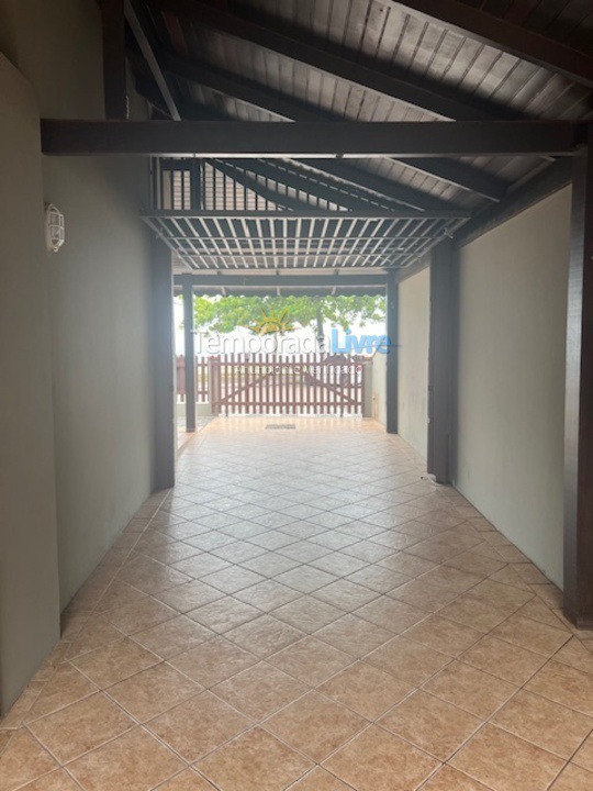 Casa para aluguel de temporada em São Francisco do Sul (Enseada)