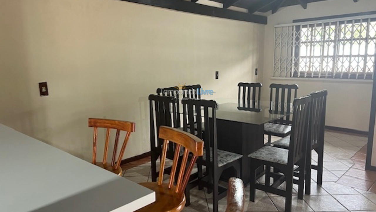 Casa para aluguel de temporada em São Francisco do Sul (Enseada)