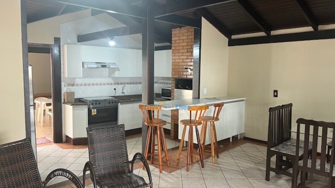 Casa para aluguel de temporada em São Francisco do Sul (Enseada)