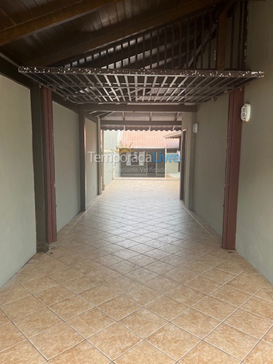 Casa para aluguel de temporada em São Francisco do Sul (Enseada)