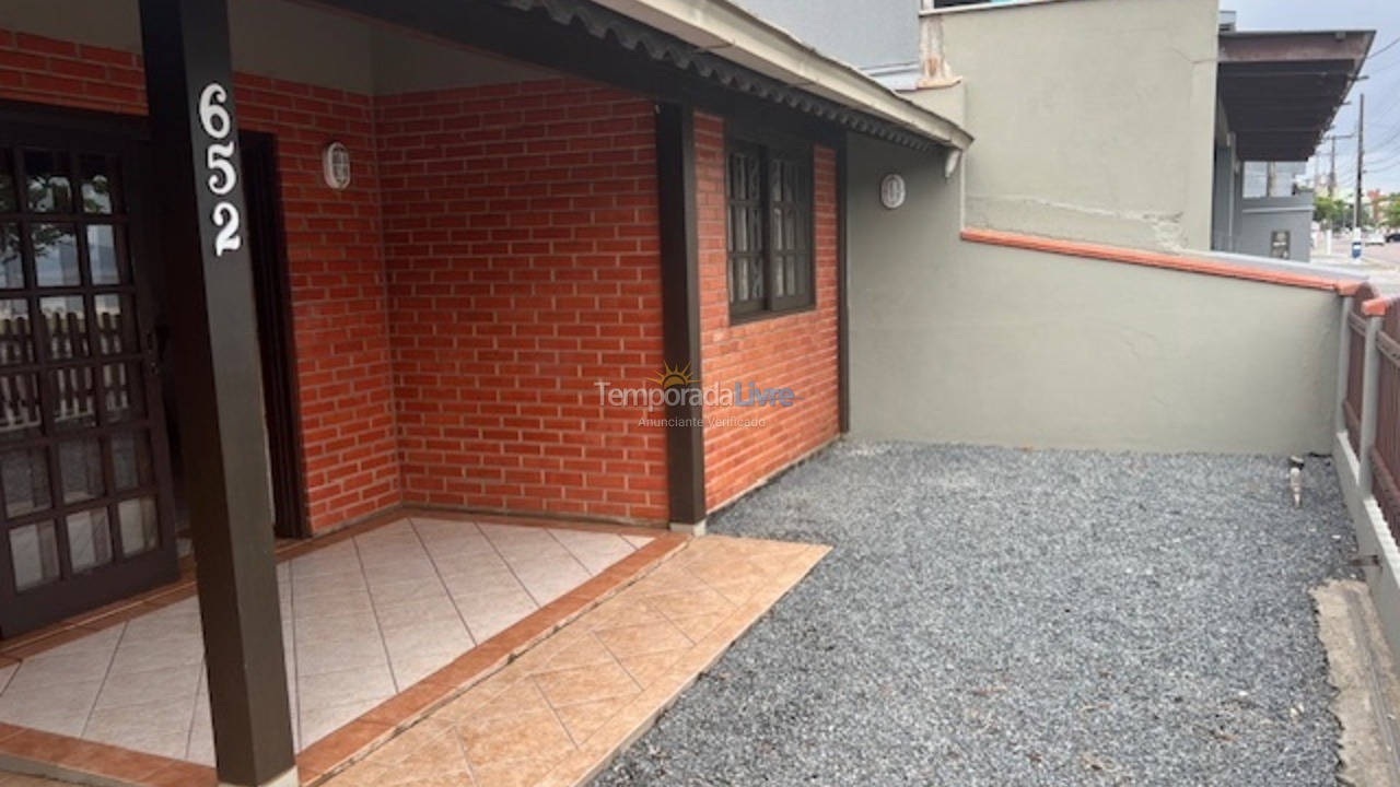 Casa para aluguel de temporada em São Francisco do Sul (Enseada)