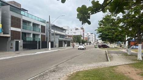 ÓTIMA CASA FRENTE PRO MAR, 4 DORMITÓRIOS COM AC, WI-FI, 4 GARAGENS