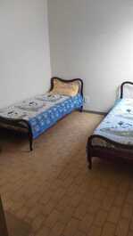 Casa com varanda a 200 m da praia