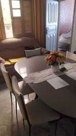 Casa com varanda a 200 m da praia