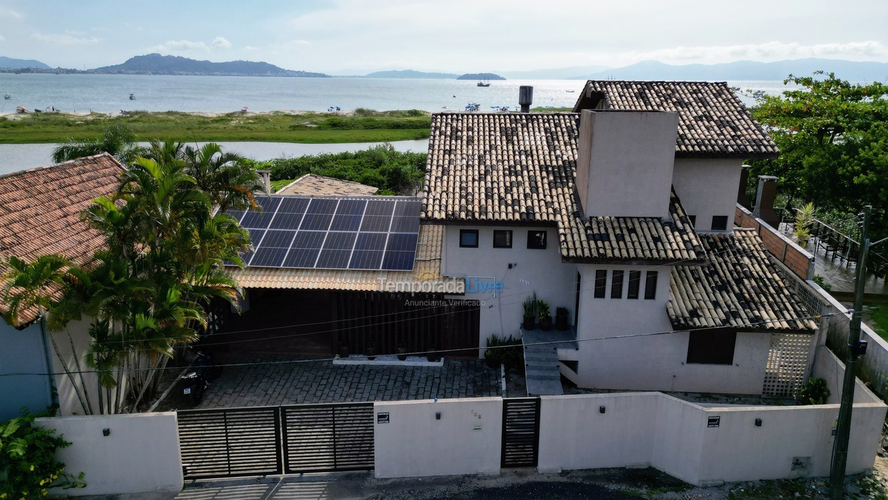 Casa para aluguel de temporada em Florianópolis (Ponta das Canas)